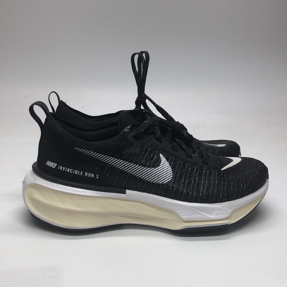 Women’s ZoomX Invincible Run 3 Wide Black/White FN7997-001 NWOB - Picture 2 of 5